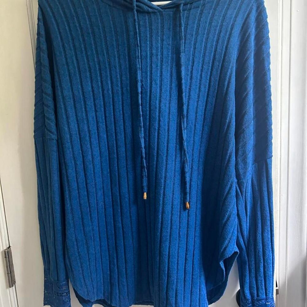 Chic Women's Blue Hoodie